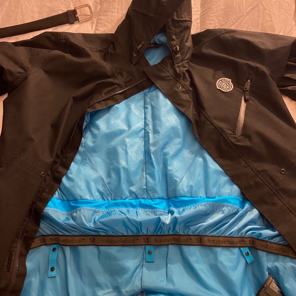 Ski Jacket - Picture 2 of 5